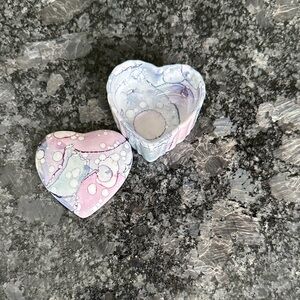 Heart Shaped Ceramic Trinket Box 2.5" x 2" x 1" with lid/top euc